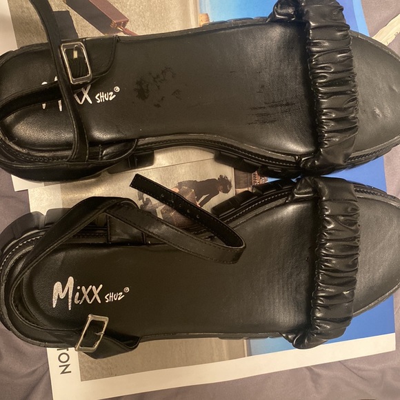 Miss Lola KIANI - Black
PLATFORM SANDALS - Picture 2 of 5